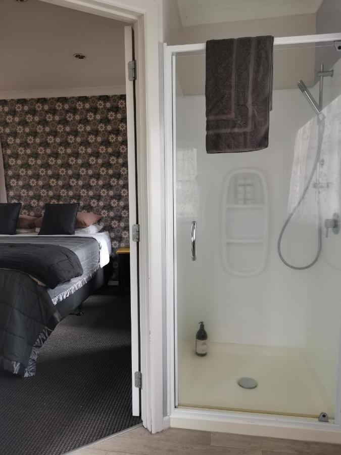 Lavalla Estate Pension Tuakau Buitenkant foto