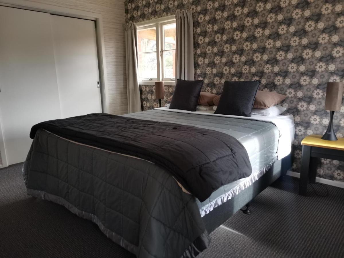 Lavalla Estate Pension Tuakau Buitenkant foto
