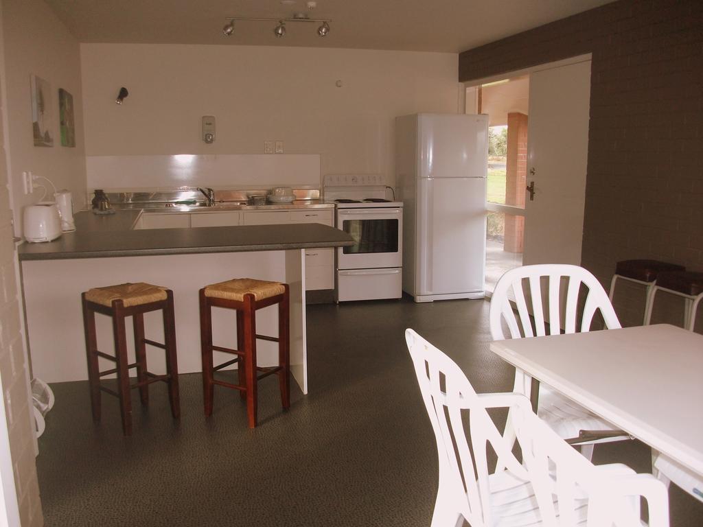 Lavalla Estate Pension Tuakau Kamer foto